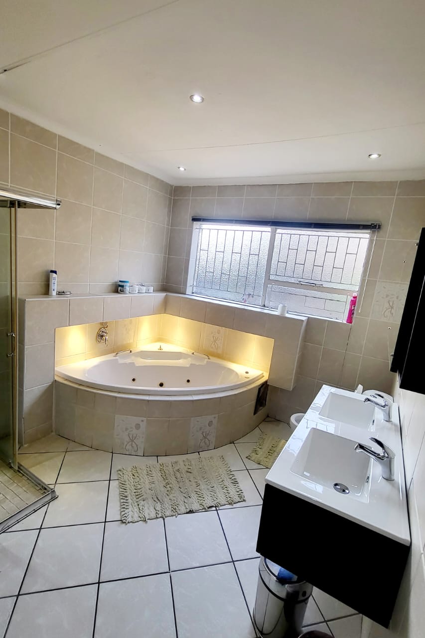 4 Bedroom Property for Sale in Manzil Park North West